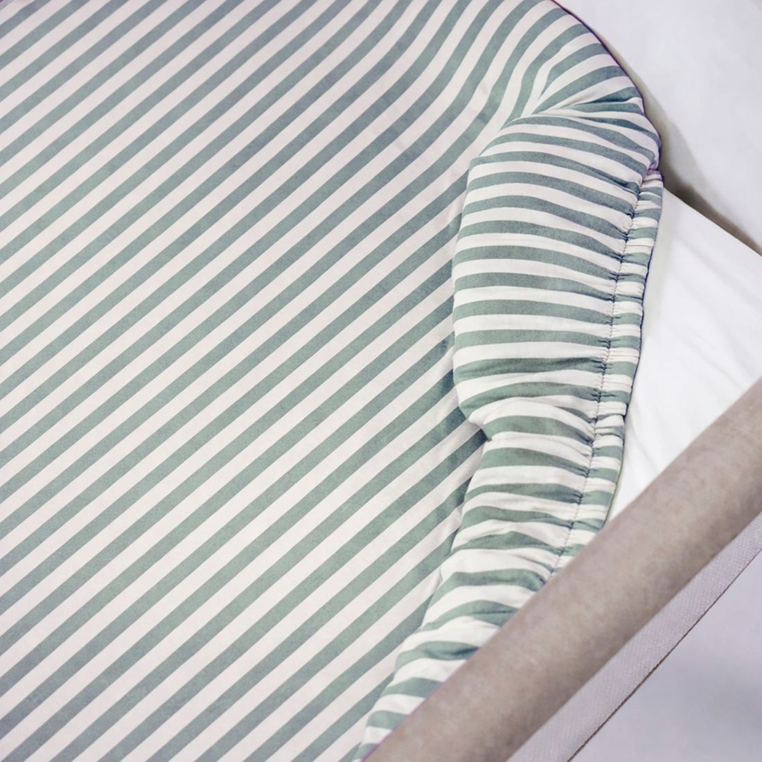 Drap housse pour berceau Praliné Rayures Matcha (90x50 cm) (Walking Mum) - Couverture