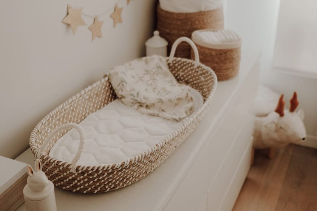 Mon Lit Cabane - - Panier à Langer avec Matelas - Naturel & Blanc -
