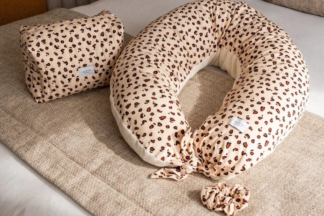 Coussin de grossesse et d’allaitement léopard Graou You&Milk (You&Milk) - Couverture