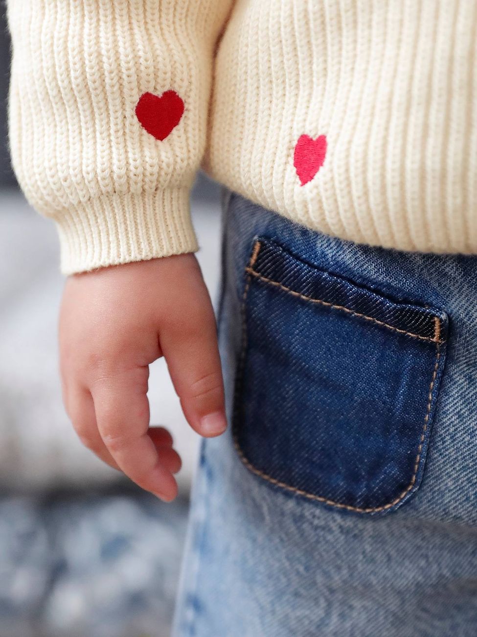 Gilet bébé brodé en côtes anglaises écru (Vertbaudet) - Couverture