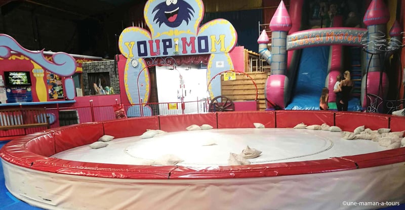 Youpimom, salle de jeux située à Chambray-les-Tours, activité à faire en famille avec enfants