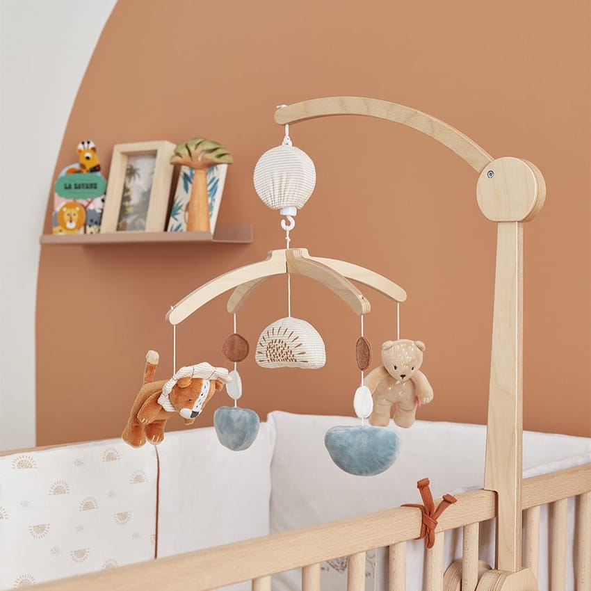 Mobile en bois, décoration chambre enfant